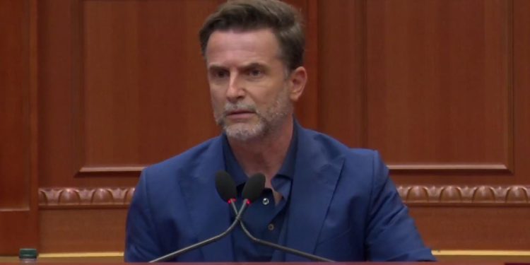 Deputeti Braçe reagon ndaj mashtrimeve online të 'Piramidat': A keni ende dyshime? Këto dy faqe po bëjnë ‘cash out’.