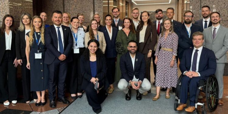 Deputeti Kapri angazhohet në programin e DASH për politikanët e rinj: Mundësi e rëndësishme për të krijuar lidhje bashkëpunimi.