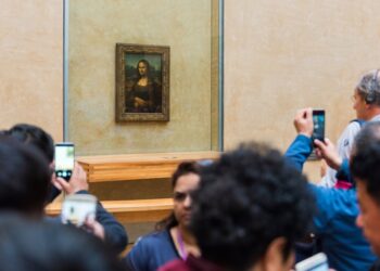 Dhomë nën tokë për Mona Lisën dhe strategjitë për të luftuar mbipopullimin: Planet e Macronit për modernizimin e Luvrit