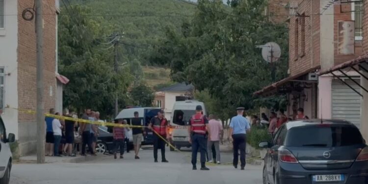 Dinamika e plagosjes në Korçë zbardhet! 27-vjeçari u qëllua "për një diskutim të vogël". Autori dhe viktima ndodheshin në të njëjtën tavolinë, më pas…