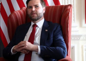 Diplomaci në prag të samitit në Alaskë: JD Vance realizon takime me homologët e tij evropianë.