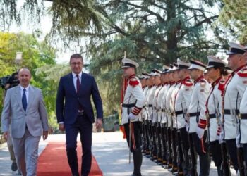 Dita e Ushtrisë në Shkup: Kryeministri Mickoski bëhet përfshirës për Greqinë dhe diskuton për Maqedoninë pa përmendur Veriun.