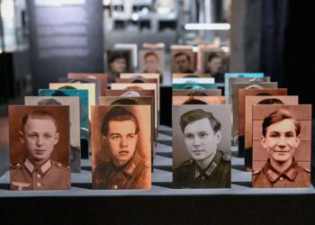 Djemtë tanë u detyruan të bashkoheshin me ushtrinë armike për të shpëtuar të dashurit e tyre: Ekspozita që trajton Luftën e Dytë Botërore dhe ndarjet në Poloni