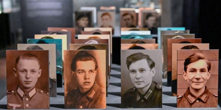 Djemtë tanë u detyruan të bashkoheshin me ushtrinë armike për të shpëtuar të dashurit e tyre: Ekspozita që trajton Luftën e Dytë Botërore dhe ndarjet në Poloni