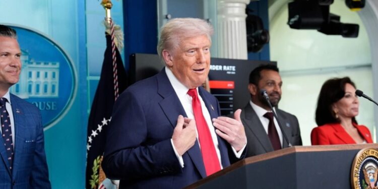 “Do ta kuptojmë brenda dy minutash nëse arrijmë një marrëveshje”, Trump: Besoj se mund të i ul në një tavolinë Putin dhe Zelensky.