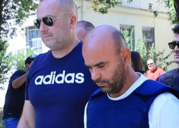 “Do të dëshiroja të ktheja kohën”, shqiptari që vrau gruan përpara katër fëmijëve kërkon falje në gjykatë: “Kishim një jetë të shkëlqyer, jam penduar”