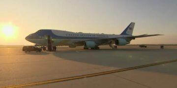Donald Trump nis udhëtimin drejt Alaskës, postimi i Presidentit të SHBA nga “Air Force One”