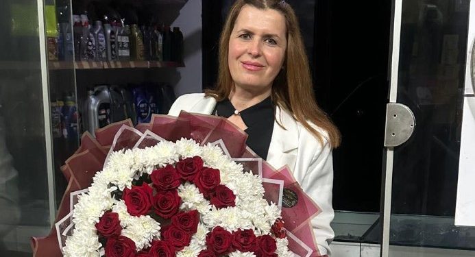 Drejtoresha e shkollës në Maqellarë, e plagosur nga djali i saj