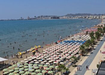 Durrësi i mbushur me vizitorë! Në kulmin e sezonit, destinacioni preferuar për shumë pushues vendas dhe të huaj.
