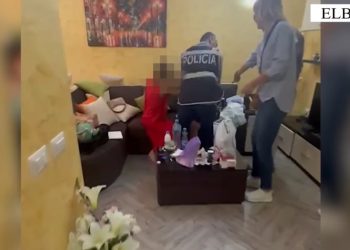 Dy punonjëse të seksit nga Kazakistani arrestohen për prostitucion në një apartament në Elbasan