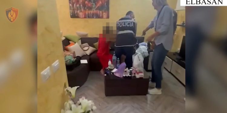 Dy punonjëse të seksit nga Kazakistani arrestohen për prostitucion në një apartament në Elbasan