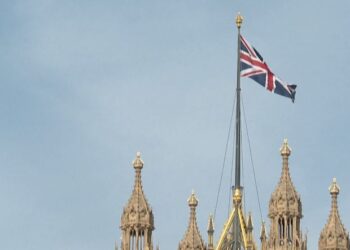 Ekskluzive: Shqiptarët thonë "lamtumirë" Anglisë! Rënie e madhe në kërkesat për azil, zbulohet numri i vizave të miratuara në 2024.