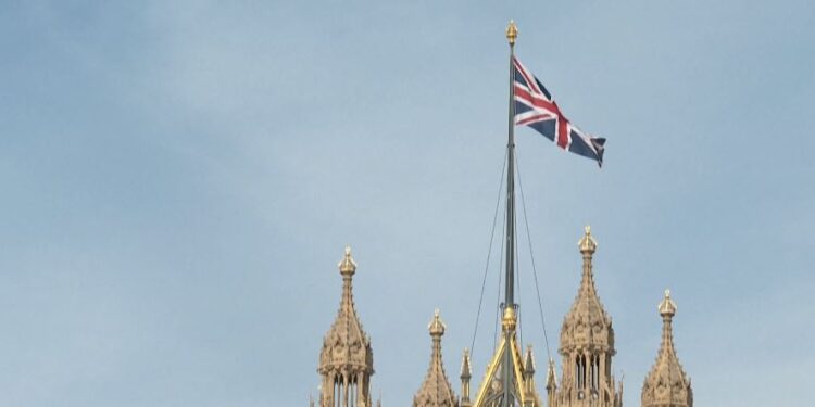 Ekskluzive: Shqiptarët thonë "lamtumirë" Anglisë! Rënie e madhe në kërkesat për azil, zbulohet numri i vizave të miratuara në 2024.