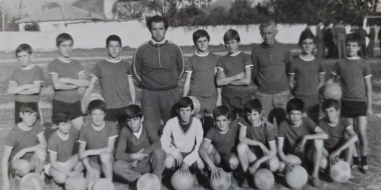 Elbasani ndahet nga legjenda e futbollit, Xhevahir Taushani