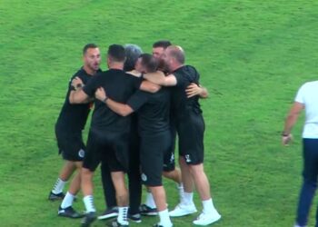 “Epika e Videos: Kualifikimi në ‘Play Off’, komentatori Ylli Aga nuk i përmban dot emocionet pas arritjes historike të Dinamos: Ilir Daja, thesar kombëtar”