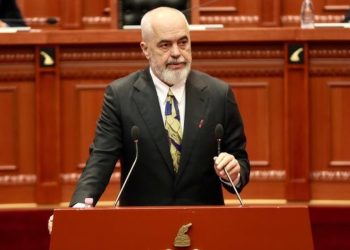 FOTOLAJM/ Protesta ndaj Gjykatës Speciale në Prishtinë, Rama publikon foto nga vendi i ngjarjes