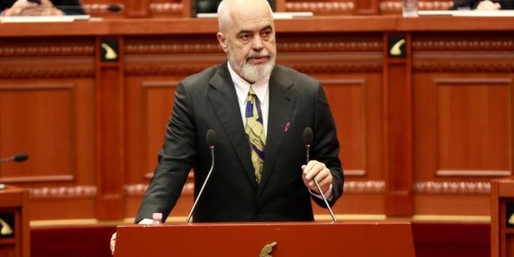 FOTOLAJM/ Protesta ndaj Gjykatës Speciale në Prishtinë, Rama publikon foto nga vendi i ngjarjes