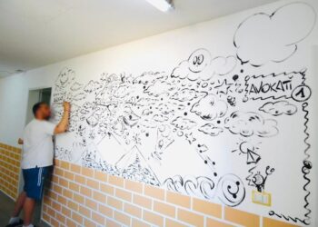 FOTOT/ Nga burgu në liri... I dënuari lë pas një pikturë me një mesazh të veçantë!