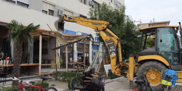 Fadroma mobilizohet për pastrimin e hapësirave publike në Shkodër, Rama ndan pamjet: Nënshtruar cilësisë së ambienteve për komunitetin.