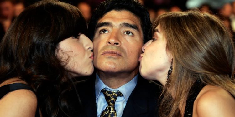 Fëmijët e Maradonës fitojnë një gjyq miliona dollarësh për emrin e legjendës argjentinase ndaj motrave të tij