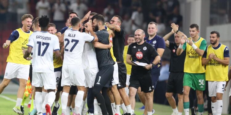 Fitorja e pabesueshme në shtesë, Dinamo mposht gjigantët kroatë të Hajduk Split dhe siguron kalimin në play off-et e Conference League.
