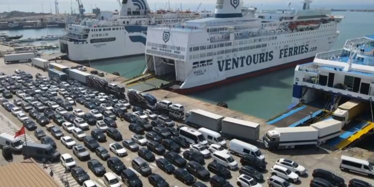 Fluks i madh automjetesh në Portin e Durrësit! 30 mijë pasagjerë në vetëm 5 ditë.