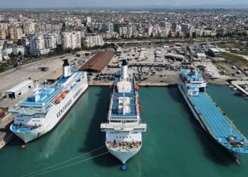 Fluks i madh në portin e Durrësit gjatë pushimeve verore, mbi 24 mijë pasagjerë në tre ditë.