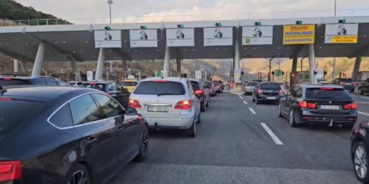 Fluks vizitorësh në Rrugën e Kombit! Radhë në Kalimash, por pritjet konsiderohen normale.