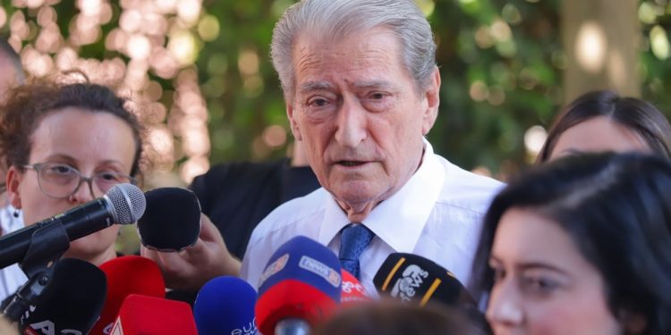 "Fluturoni deri në fund, jo për veten tuaj" / Berisha pas intervistës në SPAK: Po fshihen krime të tmerrshme të prokurorëve.
