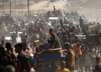 Forcat izraelite vrasin të paktën 27 njerëz që prisnin për ushqim në Gaza; vizita e ministrit në Al-Aksa shkakton protestat.