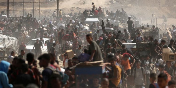 Forcat izraelite vrasin të paktën 27 njerëz që prisnin për ushqim në Gaza; vizita e ministrit në Al-Aksa shkakton protestat.