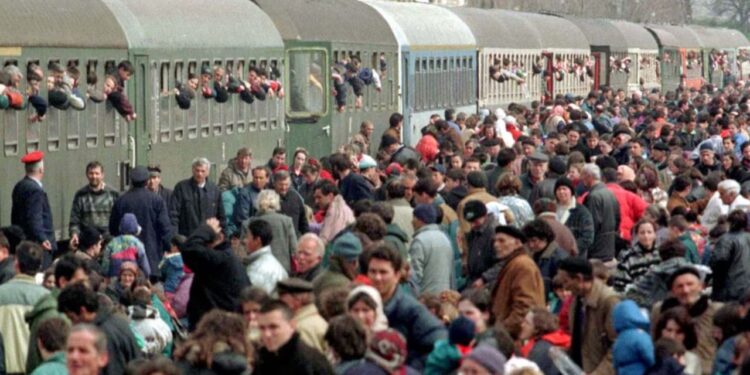 Forcimi i 800 mijë civilëve shqiptarë në 1999: Prokuroria e Kosovës dorëzon për herë të parë aktakuzë në mungesë