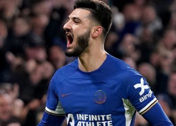 Foto/ Broja largohet nga Chelsea, tifozët e “Bluve” shprehin emocionet e tyre: Kurrë nuk do ta harrojmë!