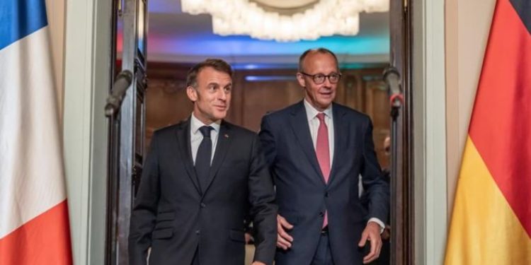 Franca dhe Gjermania forcojnë bashkëpunimin për mbrojtjen, ofrojnë ndihmë ushtarake për Ukrainën.