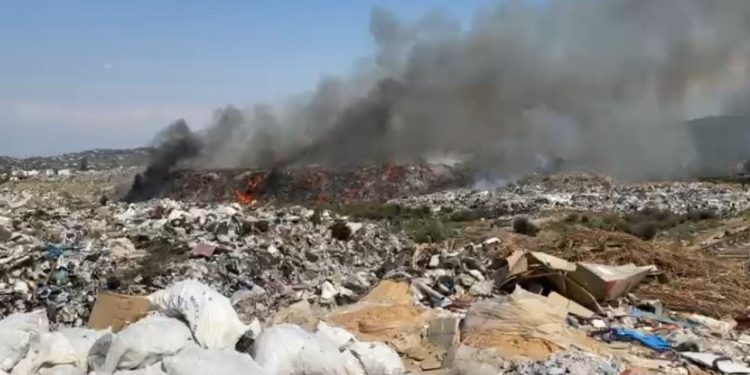 Fusha e mbetjeve në Vlorë përsëri në flakë, përfshihet edhe fadroma.