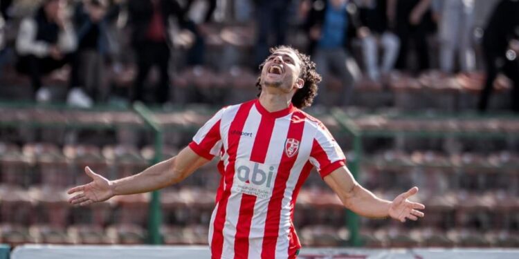 Futbollisti i Skënderbeut sulmohet rëndë në Korçë! Dy të arrestuar, pesë të tjerë nën hetim penali.