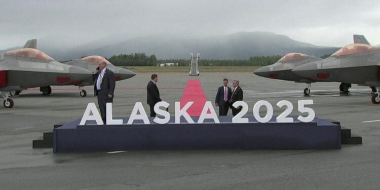 Gati për gjithçka! Trump arrin i pari në Alaska