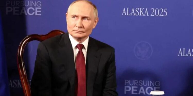 Gazetarët e ironizojnë Putinin, i cili s’iu përgjigj pyetjeve: Takimi i tij i parë pas një kohe të gjatë me gazetarë të pavarur nga Kremlini.