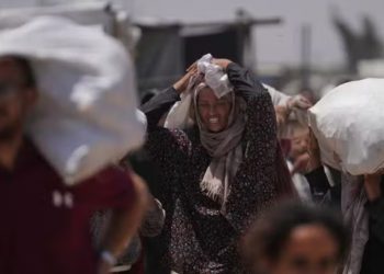 Gjatë kërkimit për ushqim në kamionët e ardhur në Gaza, humbin jetën dhjetëra palestinezë.