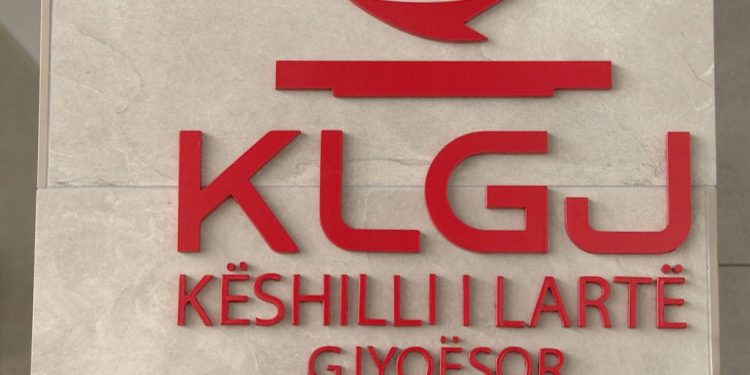 "Gjyqtari Ligoraq ndaloi shembjen e godinës që bllokonte hapësirën publike" / KLGJ përgjigjet pas kritika të Kryeministrit: Deklarata të tilla dëmtojnë pavarësinë e sistemit gjyqësor.