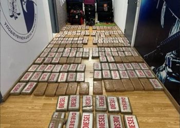 Greqi: Operacion ndërkombëtar antidrogë, sekuestrimi i 5.5 milionë eurove në kokainë në Selanik, tre të arrestuar.