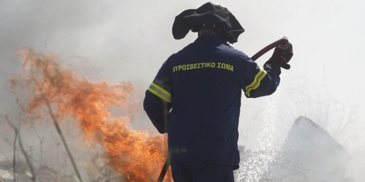 Greqia kërkon sërish ndihmë nga BE për zjarret në gjendje alarmante