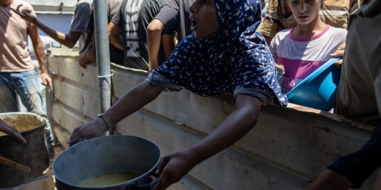 Greqia ofron ndihmë për Gazën me 8.5 ton ushqime për palestinezët.