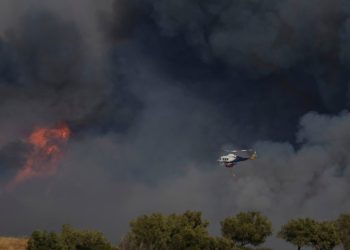 Greqia përballet me zjarret! Banorët evakuohen nga disa zona, një jetë e humbur.