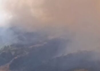 Gruaja dhe dy fëmijët e saj ngelen të bllokuar në fermë në Bulçar të Gramshit, kërkojnë ndihmë nga autoritetet.