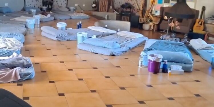 Grupi i shpirtërisëve në Spanjë arrestohet për fitime të paligjshme nga “udhëtime shpirtërore”, disa substanca të jashtëligjshme sekuestruar.