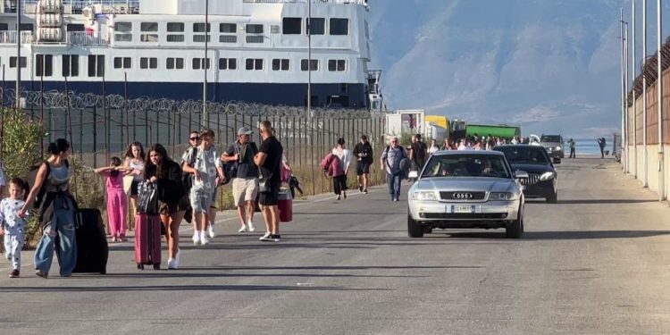 Gushti rrit fluksin e turistëve! Më shumë se 2 mijë pasagjerë arritën dje me tragete nga Brindizi.