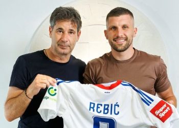 Hajduk Split përforcon skuadrën me ish-sulmuesin e Milanit për të sfiduar Dinamon në Conference League