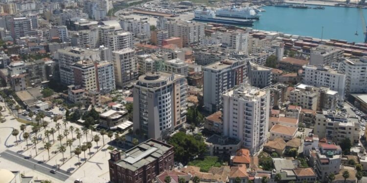 Hapësirat Publike: Qytetarët raportojnë shkelësit, 3644 denoncime! Ankesat kryesore lidhen me trotuaret dhe hapësirat e përbashkëta.