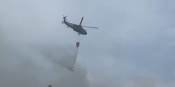 Helikopterët në operacion për të ndalur zjarret në veriun e vendit, Rama ndan pamje nga ajri: Puna e palodhur për të shuajtur çdo flakë.